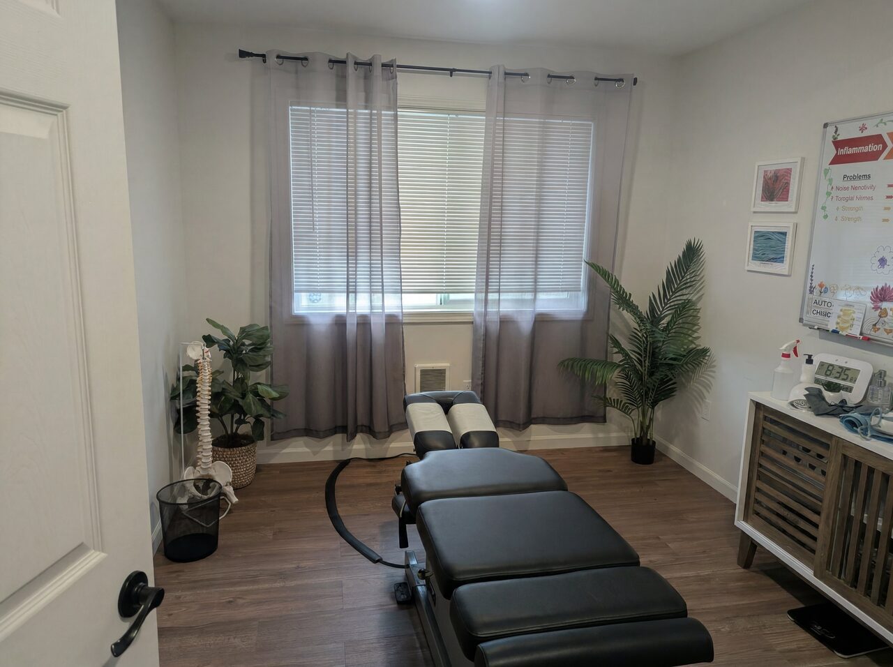Chiropractic adjustment room at the Milwaukie clinic