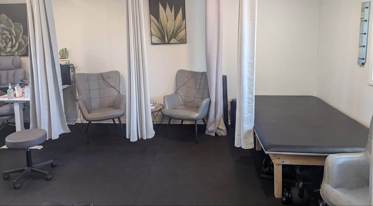 Rehabilitation and recovery room for back pain care at Auto Injury Chiropractic, Troutdale OR