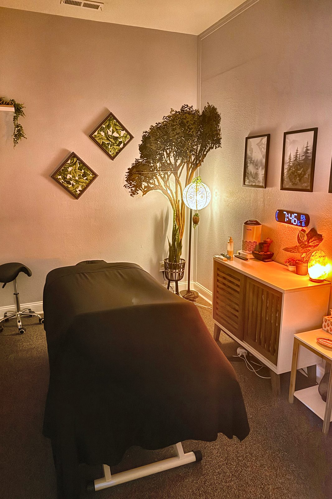 Treatment room at the Troutdale Auto Injury Chiropractic clinic