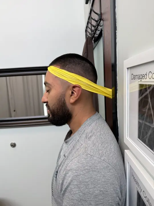 Band Neck Isometrics: Forehead push: setup