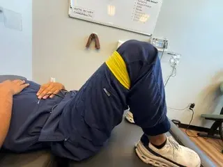 Glute Bridge: Start: knees bent, band above the knees